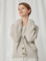 Carregar imagem no visualizador da galeria, wool white mohair cardigan
