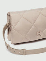 Carregar imagem no visualizador da galeria, turtledove quilted bag
