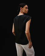 Carregar imagem no visualizador da galeria, black duchesse blouse
