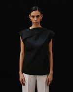 Carregar imagem no visualizador da galeria, black duchesse blouse
