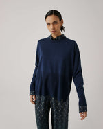 Carregar imagem no visualizador da galeria, midnight blue boxy jumper
