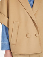 Carregar imagem no visualizador da galeria, beige short wool coat
