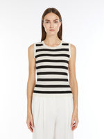 Load image into Gallery viewer, white &amp; black Rib-knit top
