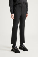 Carregar imagem no visualizador da galeria, graphite Two-way stretch fabric trousers
