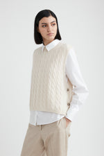 Load image into Gallery viewer, barley knit vest
