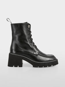 bota preta elegante