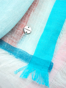 breath scarf in airy linen look