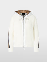 Carregar imagem no visualizador da galeria, off-white cardigan with hood
