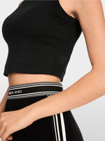 Carregar imagem no visualizador da galeria, black solid cropped top
