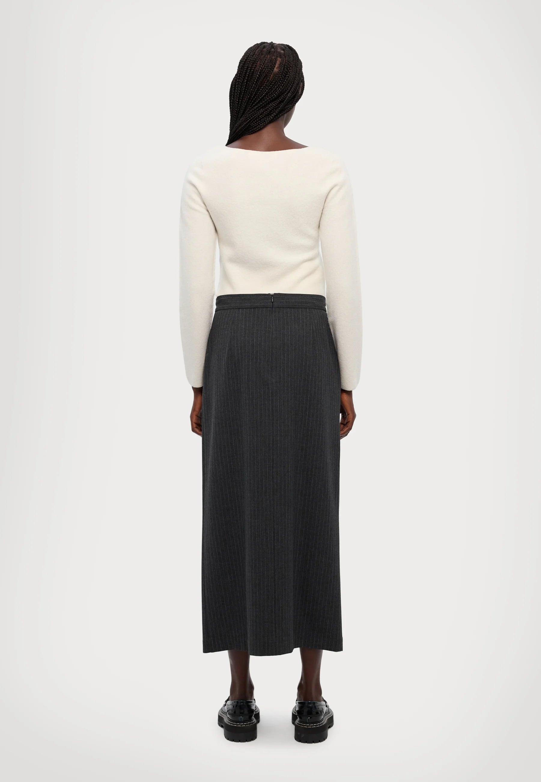 dark grey skirt cluny